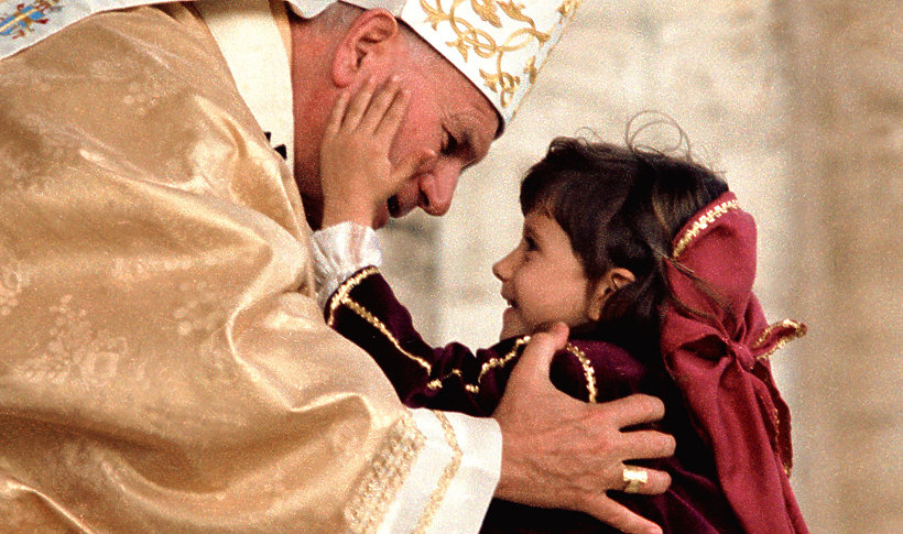 papiez-jan-pawel-ii-i-dziecko-496143-article